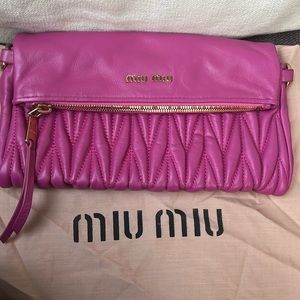 Miu Miu Pink Leather clutch bag with snap closure, zipped deep flap pocket.